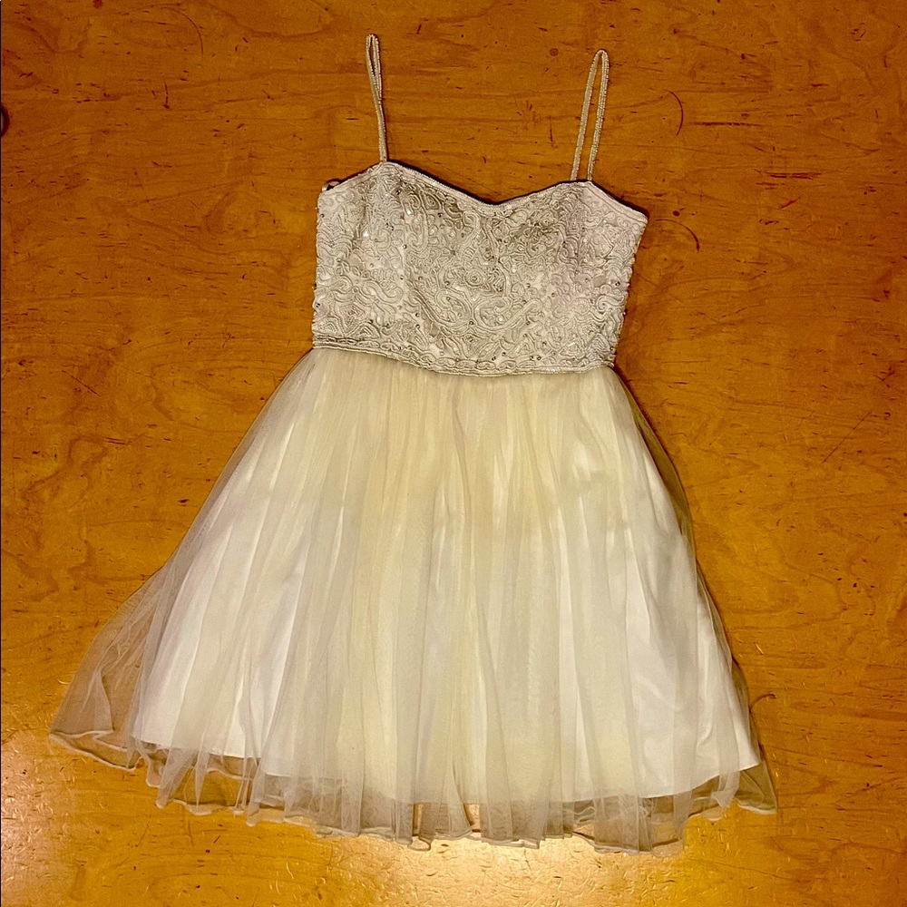 Aidan Mattox fancy dress. Size 4 ladies.  White. Excellent condition